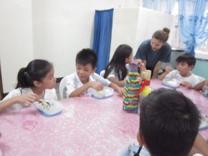 Während des Essens in der Felix Elementary School